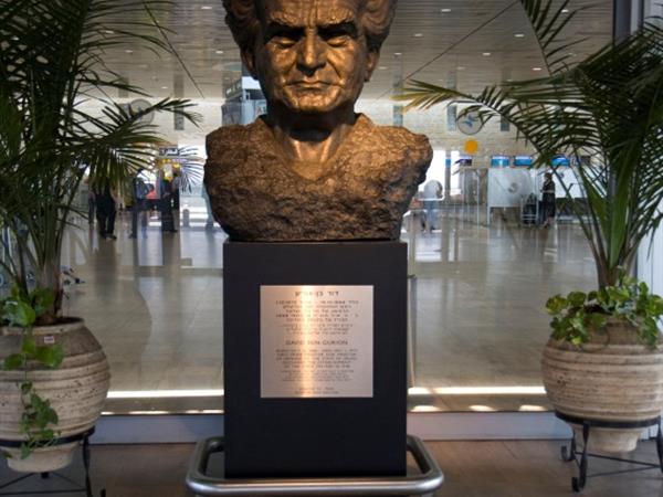 A bronze statue of David Ben-Gurion, by David Edelstein